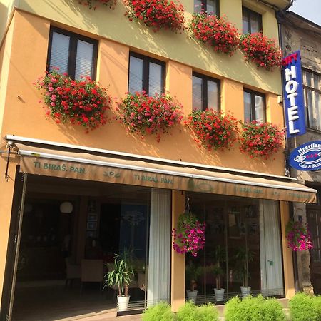 Heartland City B&B トゥズラ エクステリア 写真