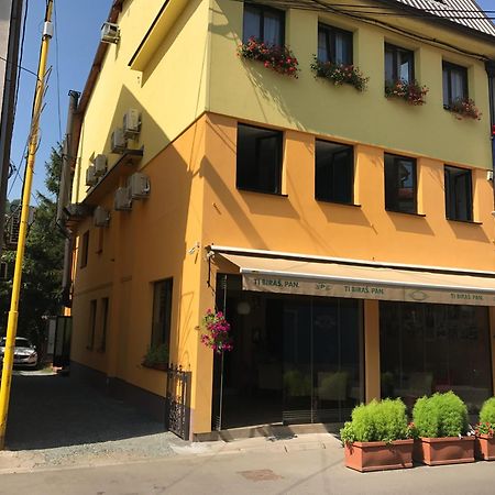 Heartland City B&B トゥズラ エクステリア 写真