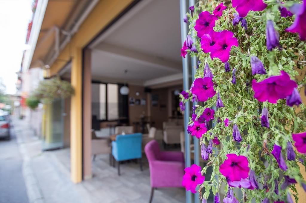 Heartland City B&B トゥズラ エクステリア 写真