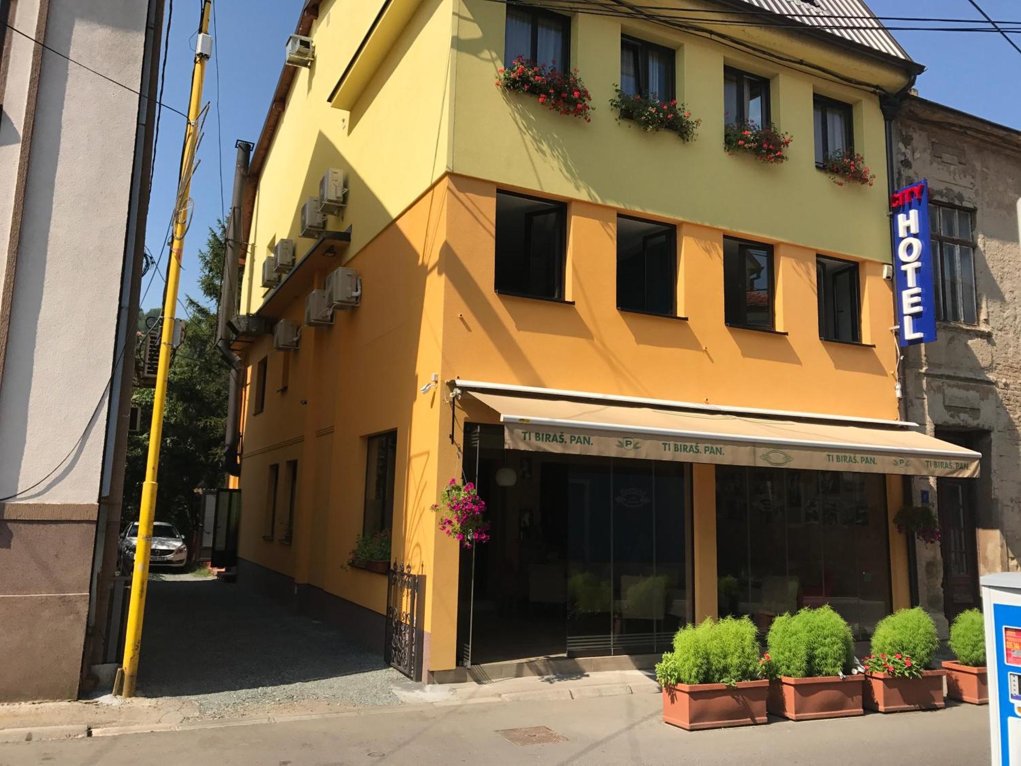 Heartland City B&B トゥズラ エクステリア 写真