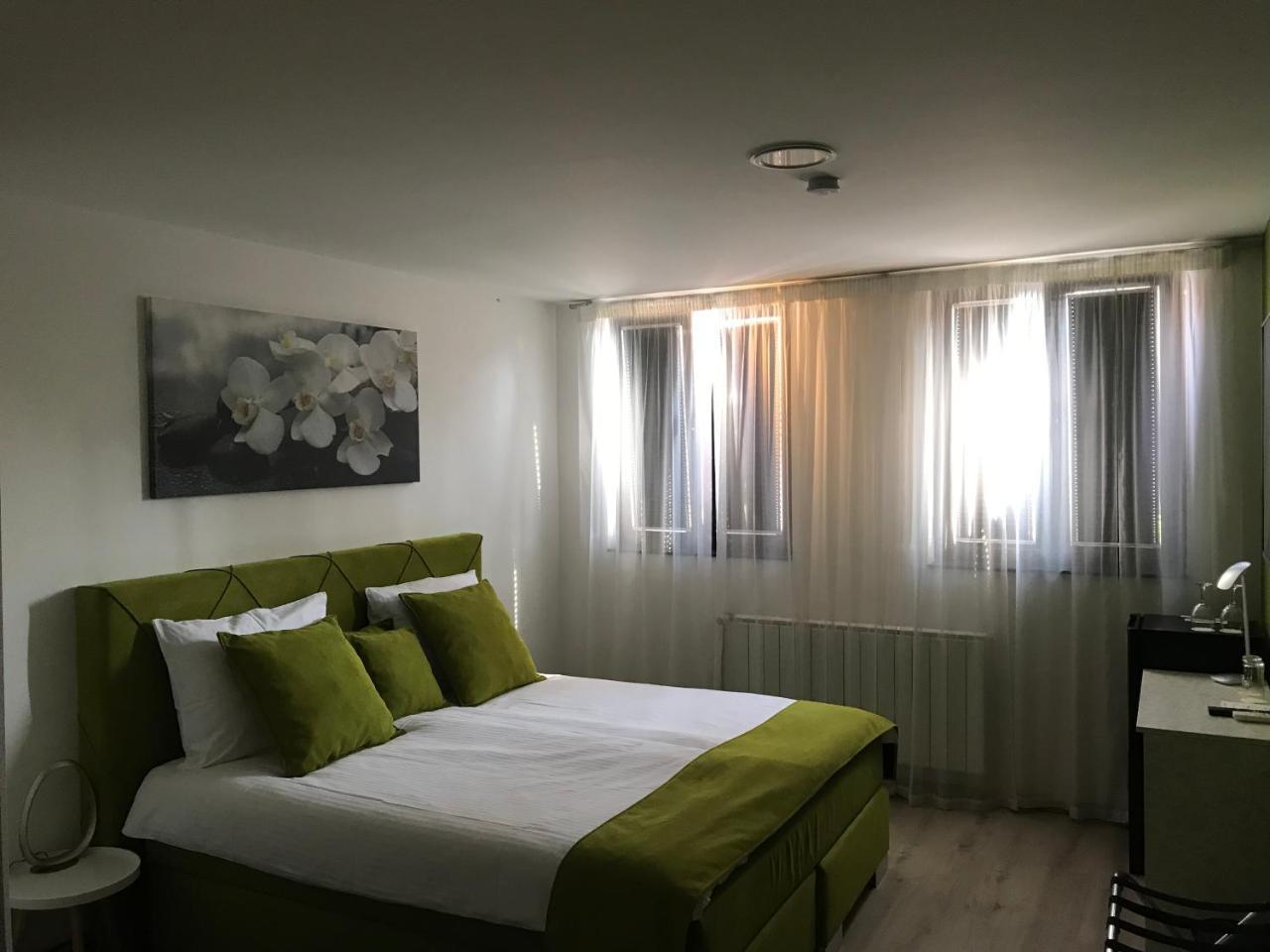 Heartland City B&B トゥズラ エクステリア 写真